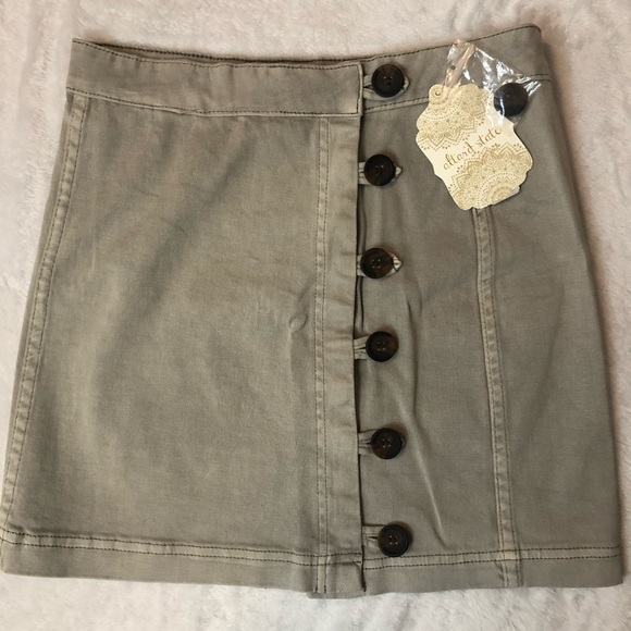 NWT Altar’d State Slate Twill Side Buttons Stretch Mini Skirt - Picture 2 of 4